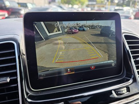 Used 2018 Mercedes-Benz GLE 350 w/ Premium 1 Package image 33