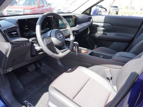 Used 2025 Nissan Kicks SR FWD image 16