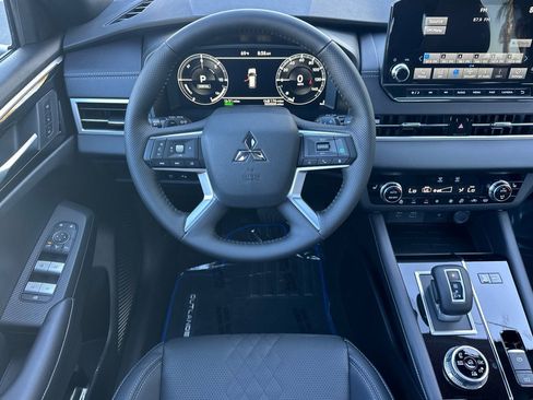 New 2025 Mitsubishi Outlander SEL image 13