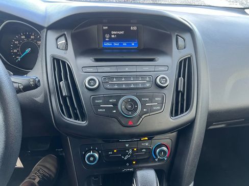 Used 2017 Ford Focus SE image 44