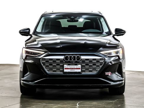 Used 2024 Audi Q8 e-tron Premium Plus image 3