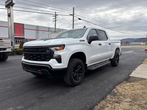 Used 2024 Chevrolet Silverado 1500 Custom Trail Boss w/ LPO, Dark Essentials Package image 8