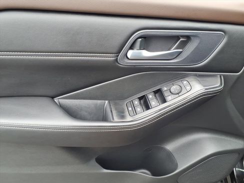 Used 2023 Nissan Rogue SV w/ SV Premium B Package image 16