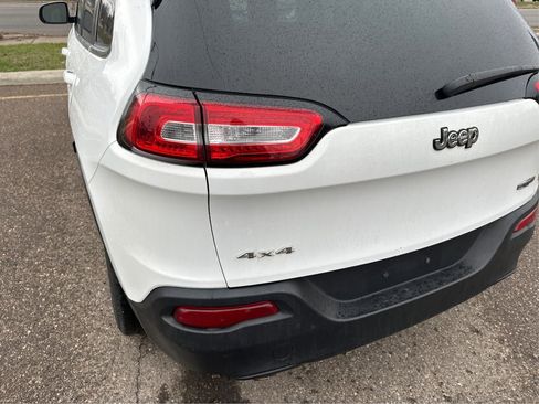 Used 2014 Jeep Cherokee Latitude image 31