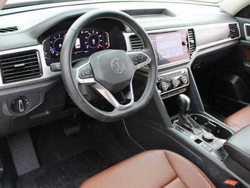 Certified 2022 Volkswagen Atlas SE image 8