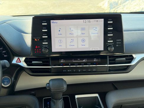 Used 2024 Toyota Sienna LE image 29