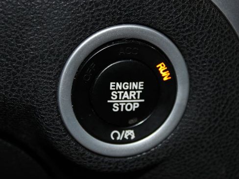 Used 2023 Chrysler 300 Touring AWD/4WD image 38