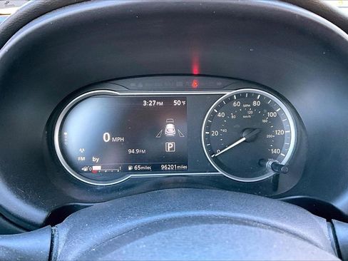 Used 2019 Nissan Kicks SR w/ SR Premium Package image 12