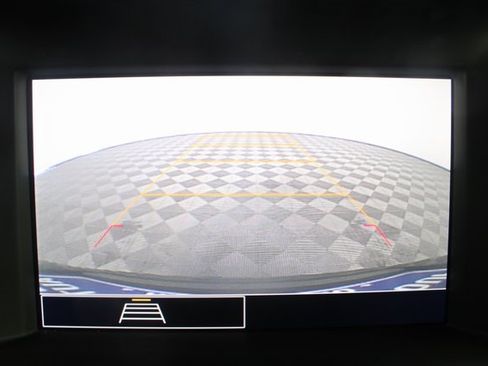 Used 2023 GMC Terrain SLE w/ Driver Convenience Package image 3