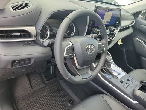 New 2026 Toyota Highlander XLE AWD/4WD image 7