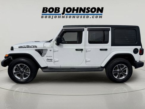Used 2018 Jeep Wrangler Unlimited Sahara w/ Dual Top Group AWD/4WD image 6
