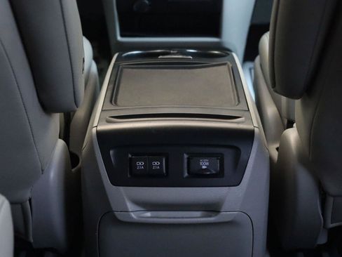 Used 2020 Toyota Sienna LE FWD image 31
