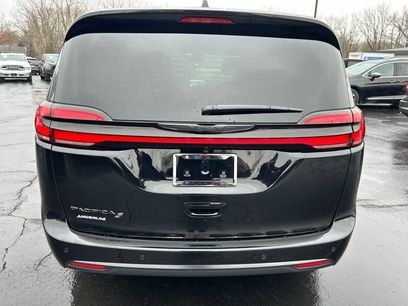 New 2026 Chrysler Pacifica Select w/ S Appearance Package