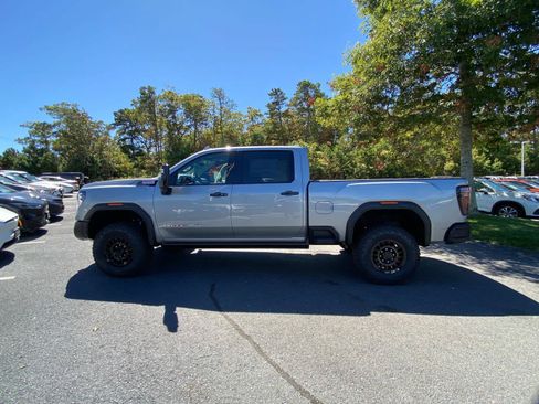 Used 2025 GMC Sierra 2500 AT4X w/ AT4X AEV Edition AWD/4WD image 4