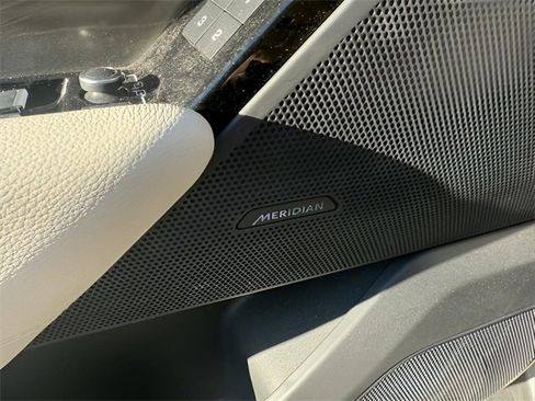 Used 2020 Land Rover Range Rover Velar S image 15