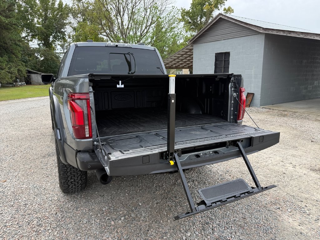 Certified 2025 Ford F150 Raptor w/ Equipment Group 803A Raptor R AWD/4WD image 18