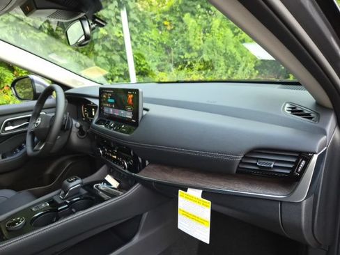 New 2026 Nissan Rogue Platinum AWD/4WD image 11