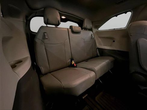 Used 2021 Toyota Sienna Limited FWD image 27