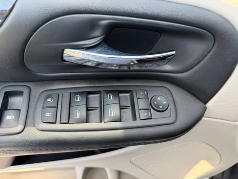 Used 2018 Dodge Grand Caravan SE w/ UConnect Hands-Free Group FWD image 13