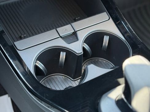 Used 2025 Toyota Prius LE image 15