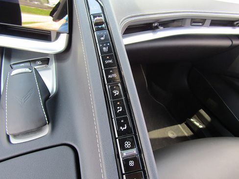 Used 2024 Chevrolet Corvette Z06 RWD image 17