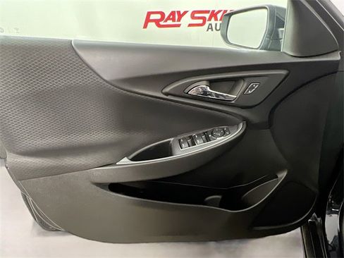 Used 2023 Chevrolet Malibu LT image 29