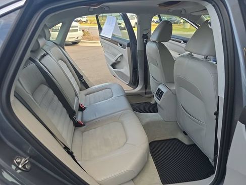Used 2014 Volkswagen Passat TDI SEL Premium FWD image 11