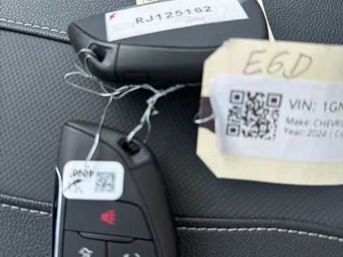 Used 2024 Chevrolet Traverse RS FWD image 21