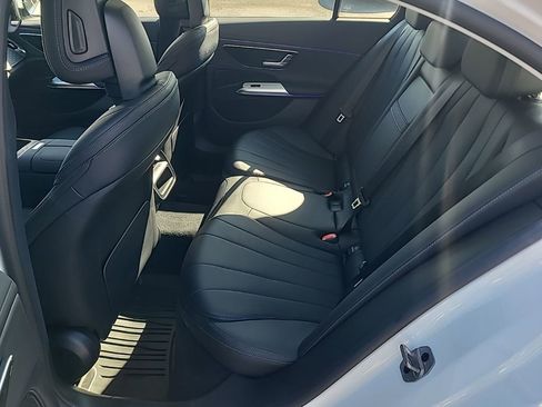 Used 2025 Mercedes-Benz E 350 Sedan image 6