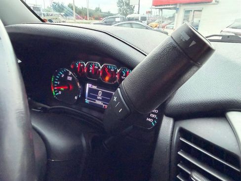 Used 2019 GMC Yukon XL SLT w/ Premium Edition RWD image 16