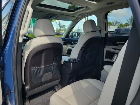 Used 2023 Kia Telluride SX FWD image 16