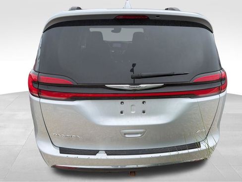 Used 2022 Chrysler Pacifica Touring-L AWD/4WD image 6