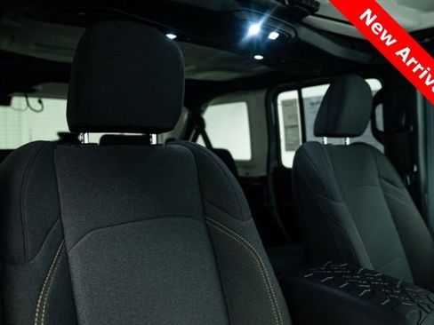 Used 2024 Jeep Wrangler Unlimited image 14