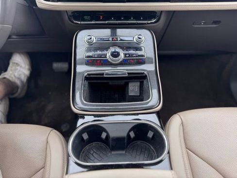 Used 2023 Lincoln Nautilus Reserve image 17