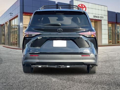 New 2026 Toyota Sienna XLE Woodland Edition AWD/4WD image 5