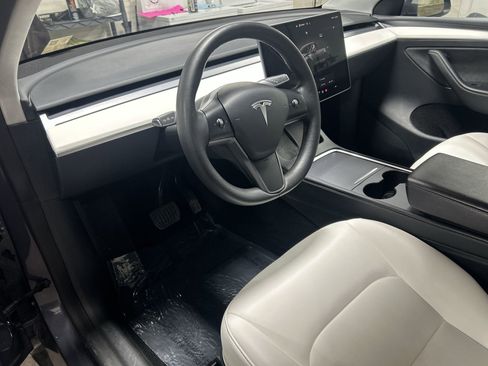 Used 2023 Tesla Model Y Long Range image 11