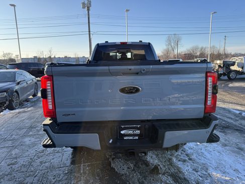 Used 2025 Ford F250 Lariat w/ Black Appearance Package image 6