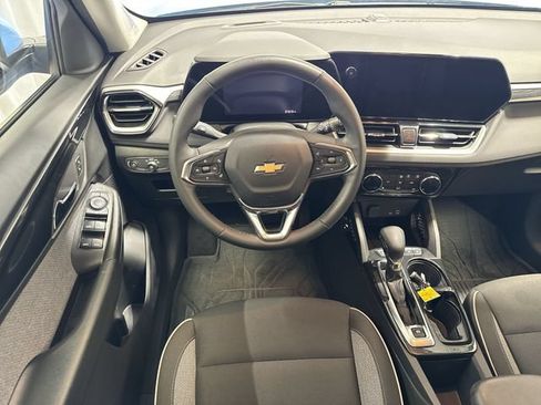 Used 2024 Chevrolet TrailBlazer LT w/ LT Cold Weather Package FWD image 14