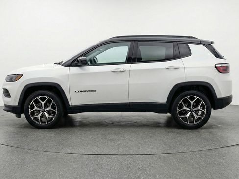 Used 2025 Jeep Compass Limited image 5