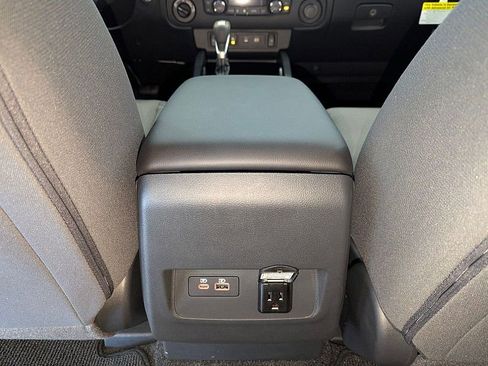Used 2025 Nissan Frontier SV w/ SV Convenience Package image 29