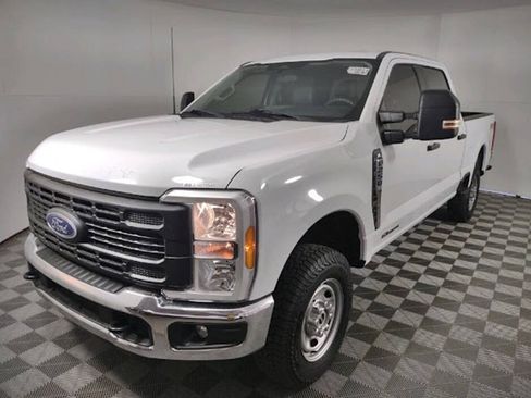 Used 2023 Ford F250 XL w/ FX4 Off-Road Package AWD/4WD image 5