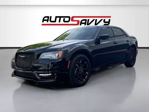 Used 2023 Chrysler 300 Touring L w/ Popular Equipment Group AWD/4WD image 3