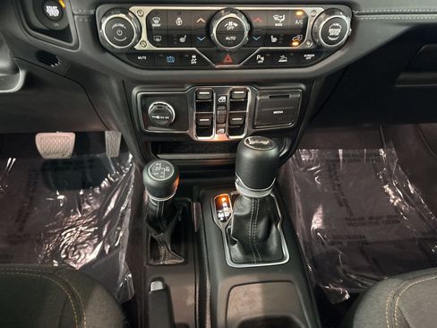 Used 2025 Jeep Wrangler Unlimited Sahara w/ Safety Group AWD/4WD image 18