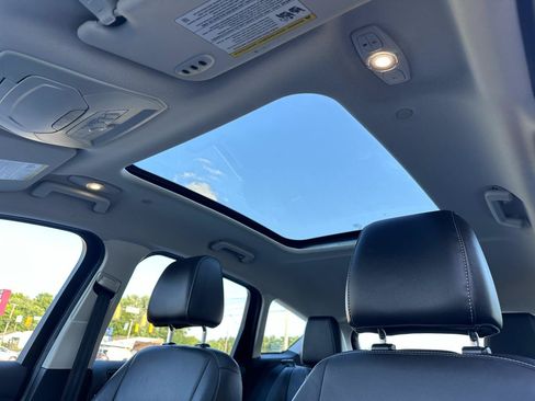 Used 2015 Ford C-MAX Energi SEL w/ Equipment Group 303A FWD image 10