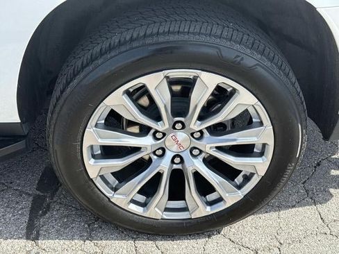 Used 2024 GMC Yukon XL Denali w/ Advanced Technology Package AWD/4WD image 32