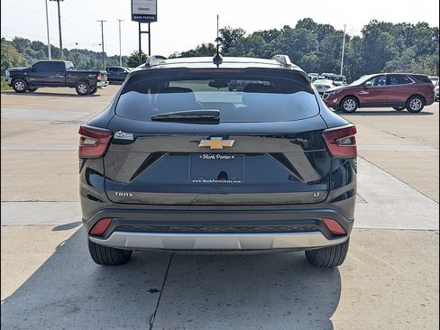 Used 2025 Chevrolet Trax LT FWD image 8