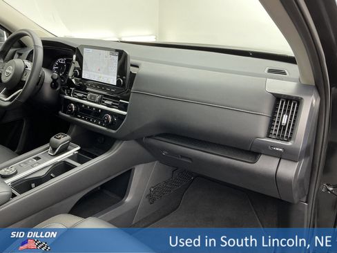 Used 2025 Nissan Pathfinder SL w/ SL Premium Package image 25