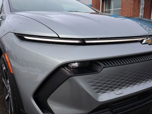 New 2026 Chevrolet Equinox EV LT image 2