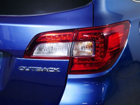 Used 2019 Subaru Outback 2.5i Limited w/ Popular Package #2 AWD/4WD image 17
