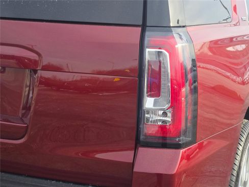 Used 2019 GMC Yukon SLT w/ Open Road Package image 16